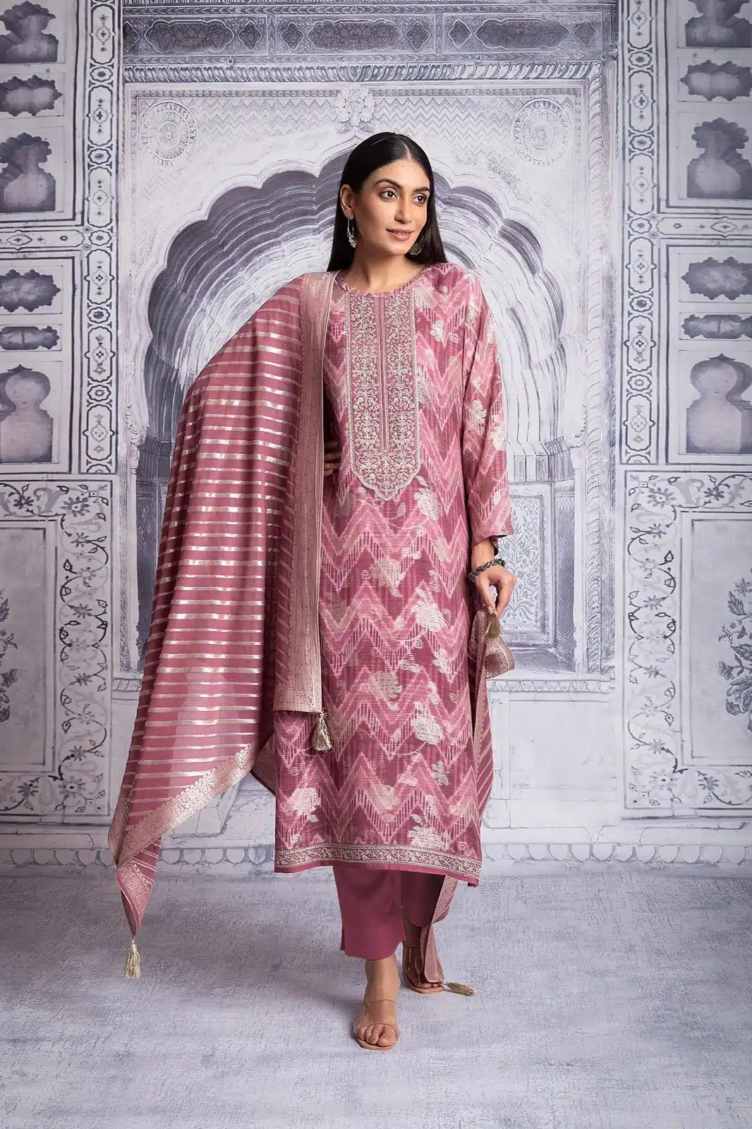 Naariti karish ladies suits wholesalers n supplier n exporter