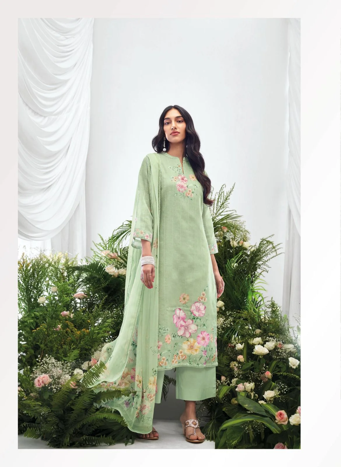 Ganga ahern ladies wholesaler suits in Delhi