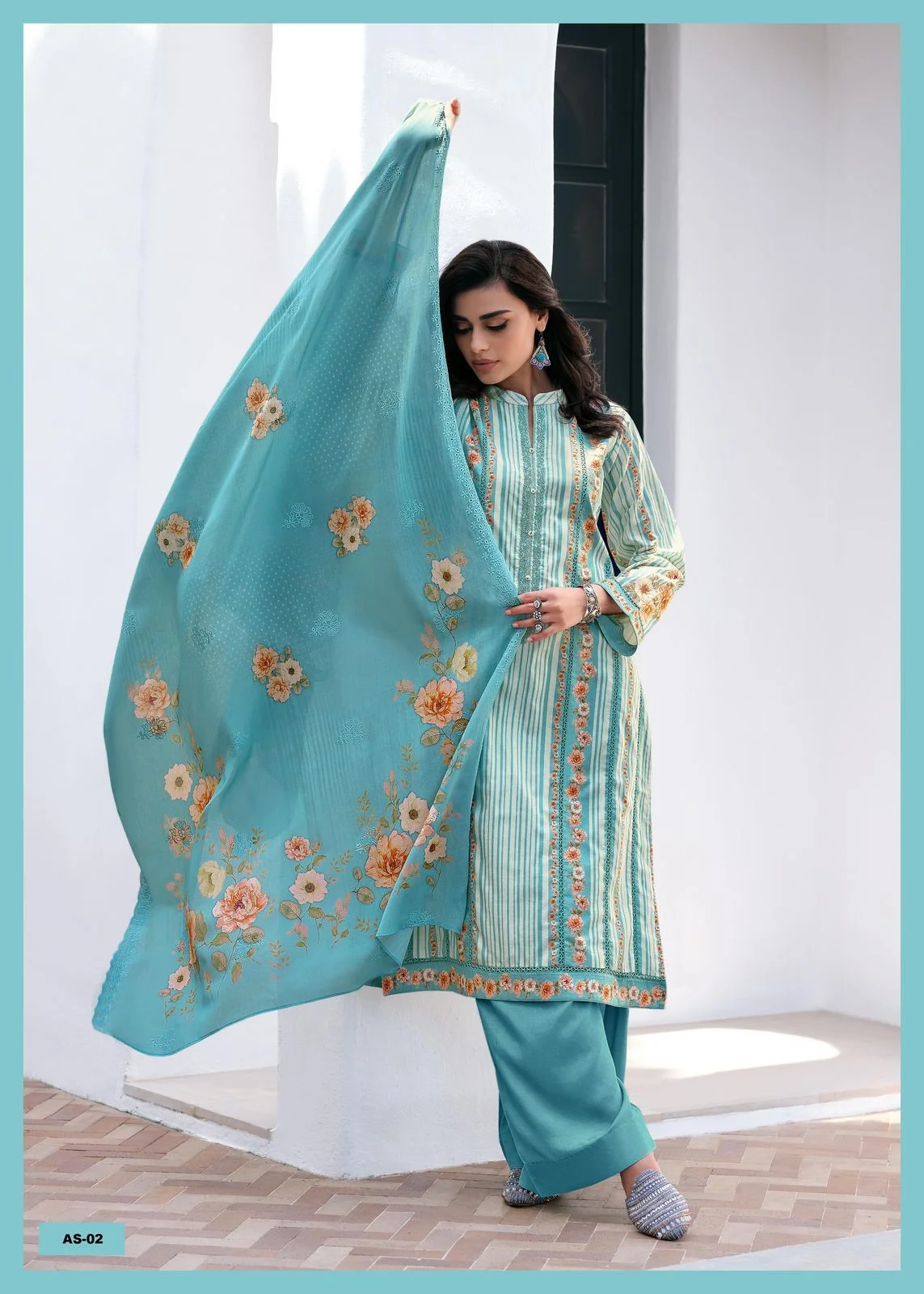 Varsha aasira ladies wholesaler suit in Bangalore