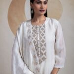 Naariti maznah pure linen suit