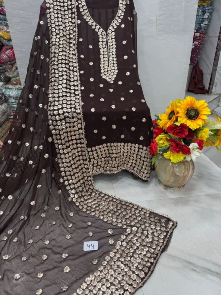 Suits Wholesaler in Delhi