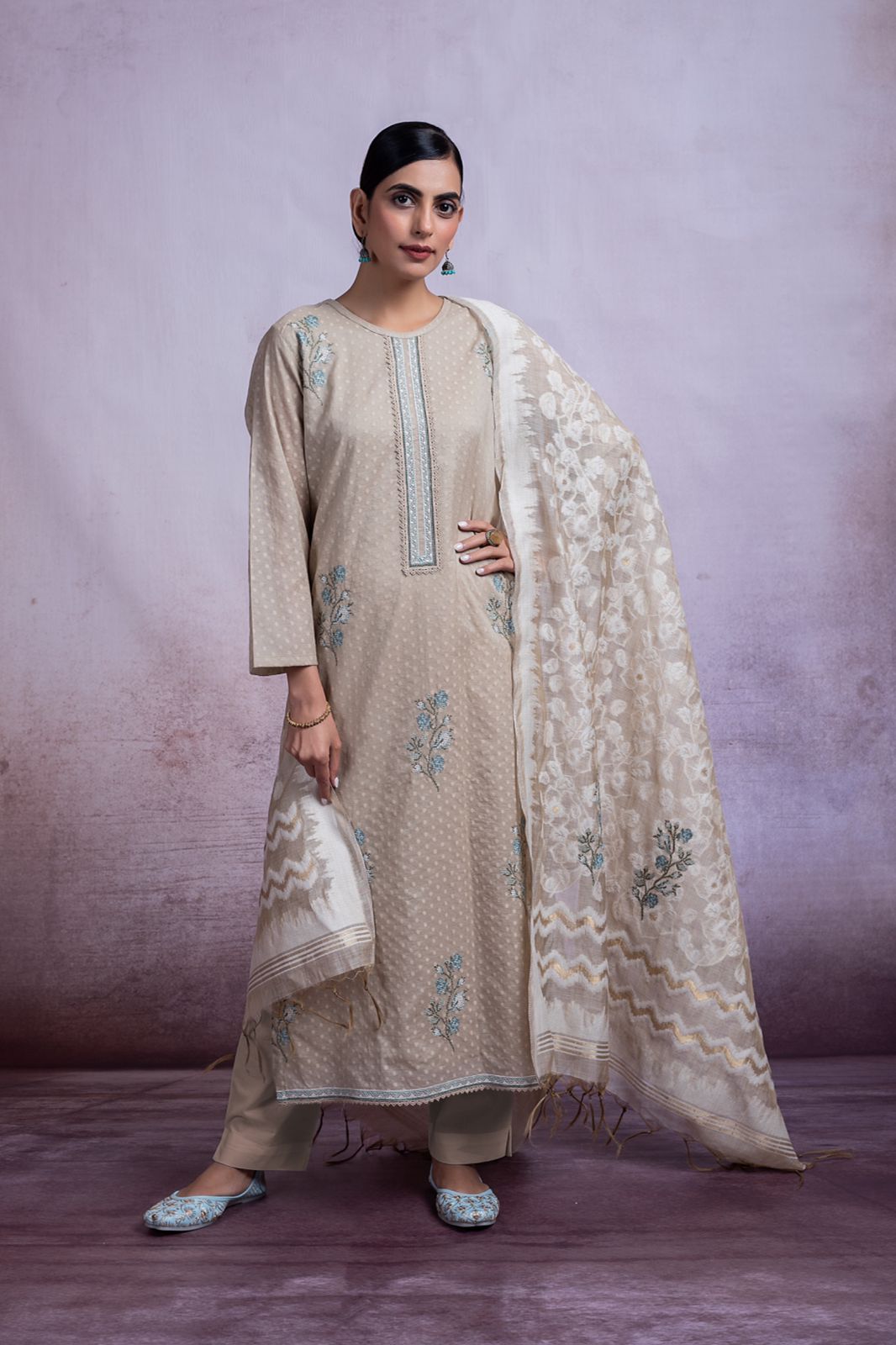 Naariti Safila – Premium
