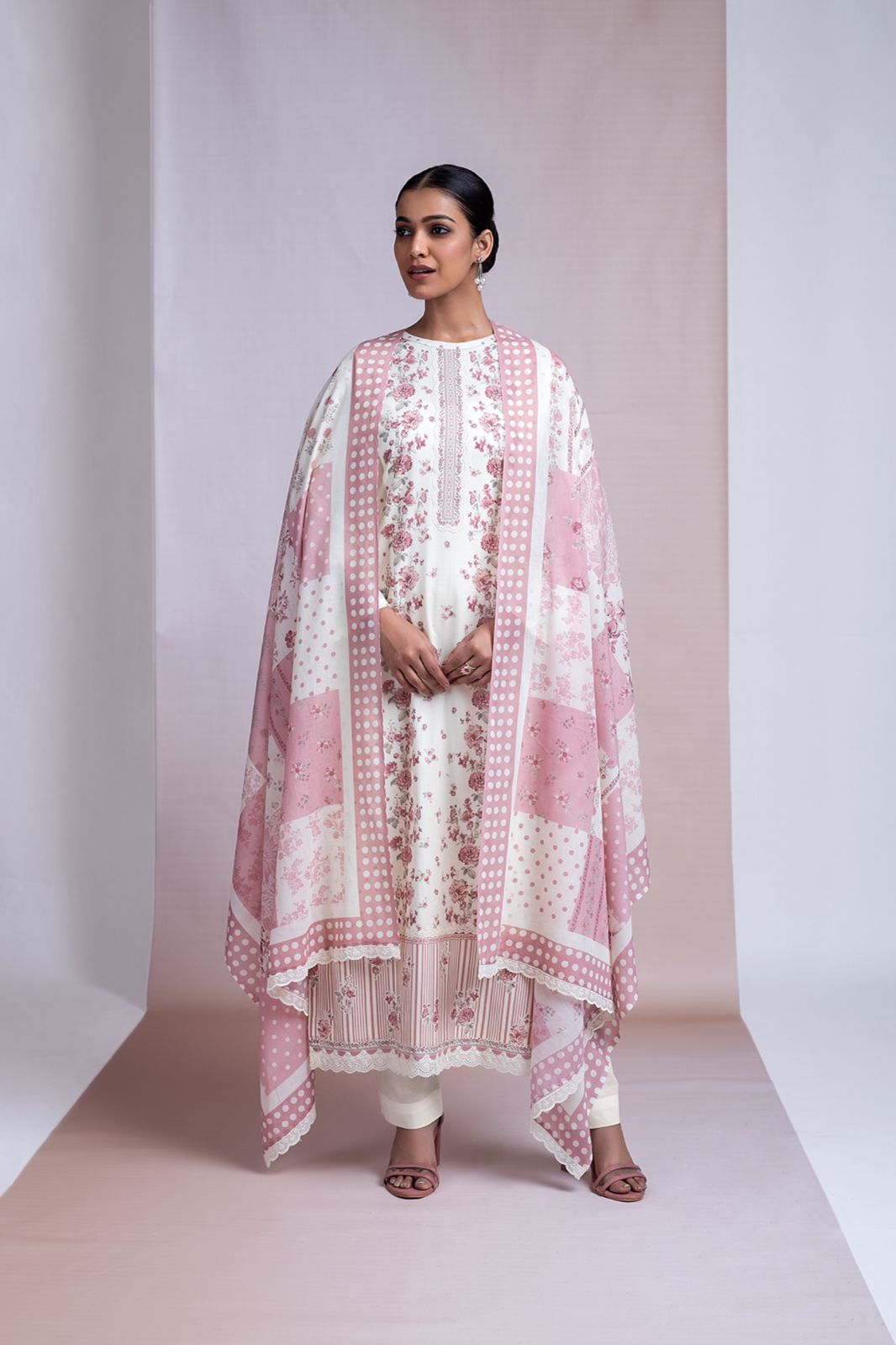 Naariti Viyoor – Cotton Lawn Suit
