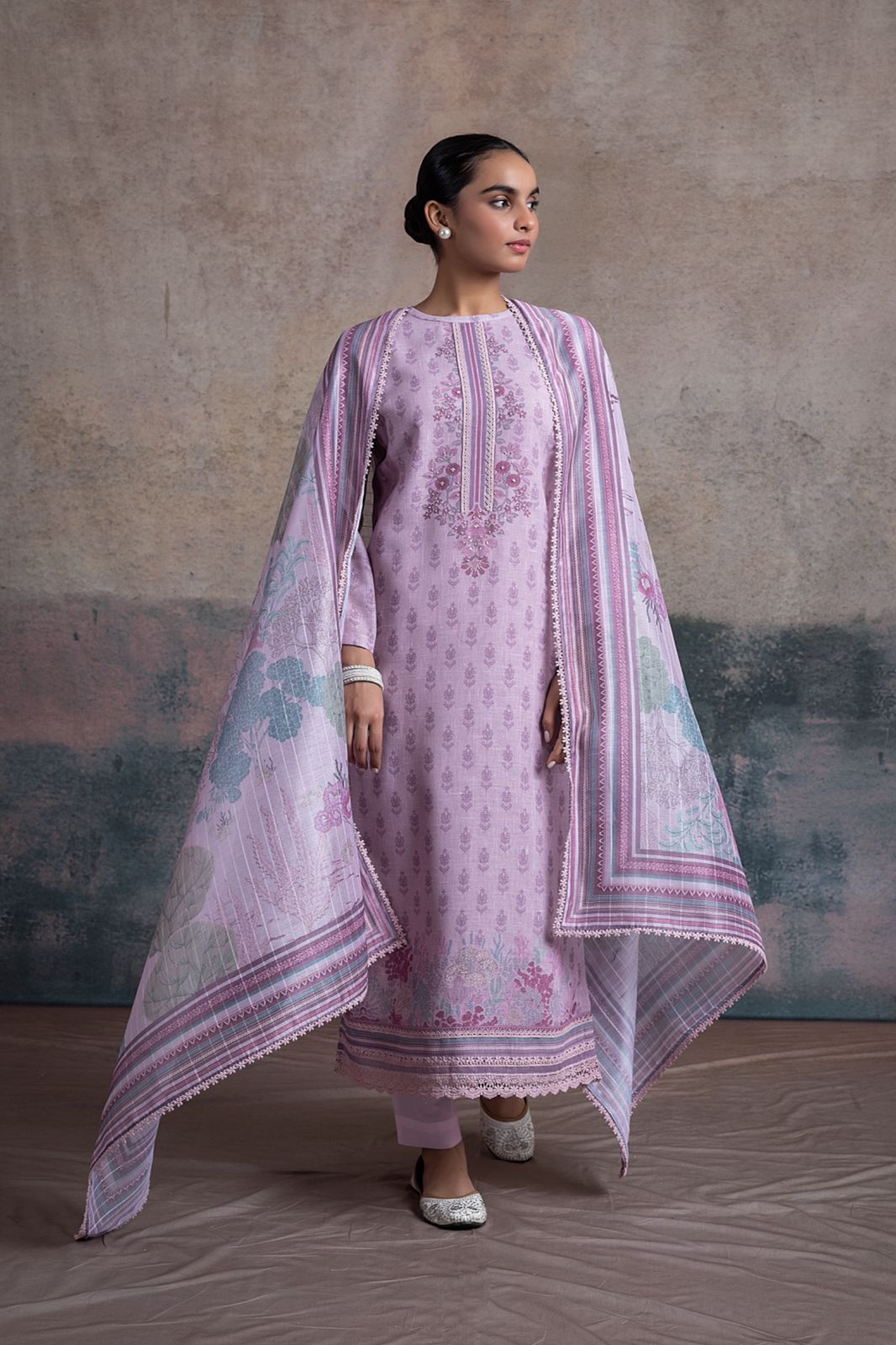 Naariti Mirvee New – Digital Print Suit