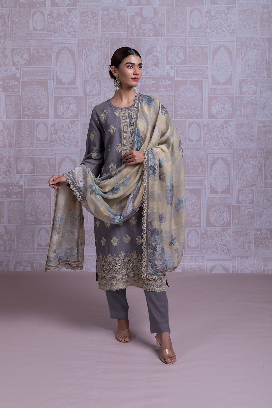 Naariti SANVI - Linen Embroidered Suit
