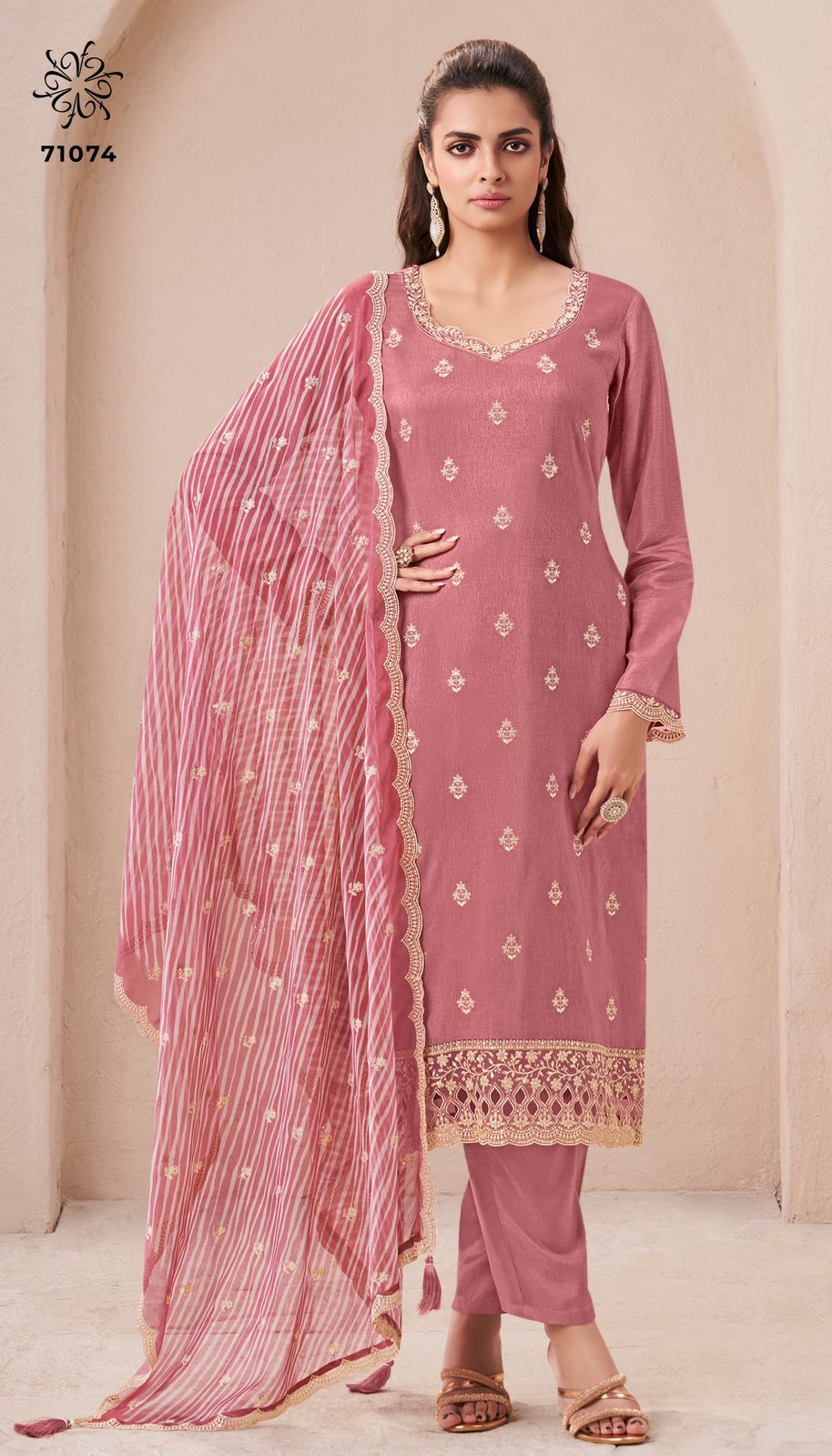 Vinay Kuleesh Sohni 2 – Embroidered Moga Silk Suit